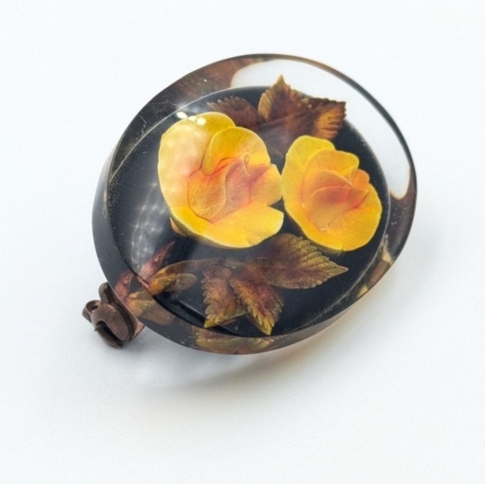 Vintage lucite embedded yellow flowers and leaves brooch pin - Picture 5 of 5